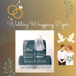 Papel De Presente Dois Tornem-Se Um Casamento De Nomes De Casal<br><div class="desc">Um belo design floral para o casal feliz no dia do seu casamento. Personalize clicando na guia "Personalizar" com seus nomes. Substitua a foto por uma foto da noiva e do noivo ou guarde a foto fornecida. Se o Teal não é uma das suas cores, você pode mudá-lo com a...</div>