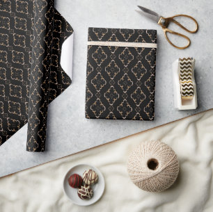 Papel De Presente Dourado padrão a preto.