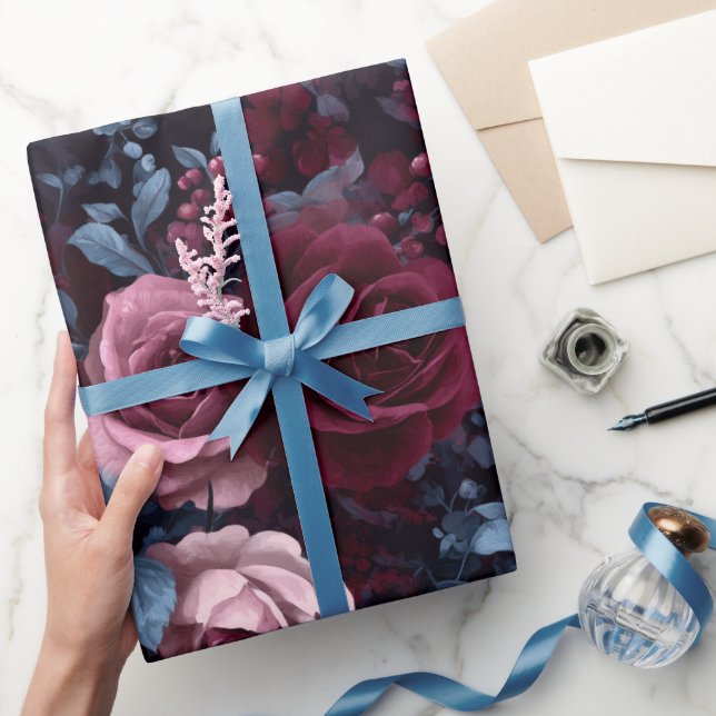 Papel De Presente Elegant Burgundy Rose Navy Floral Pattern (Presentear)