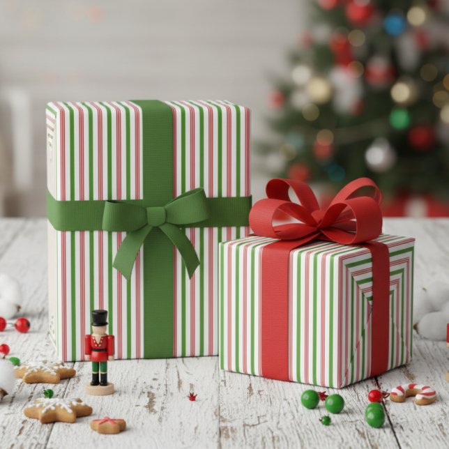 Papel De Presente Elegante Listra de Bengala Verde e Vermelha (Cute Candy Cane Stripes Kids Christmas Wrapping Paper. Festive Modern Red & Green Pinstripe Pattern)