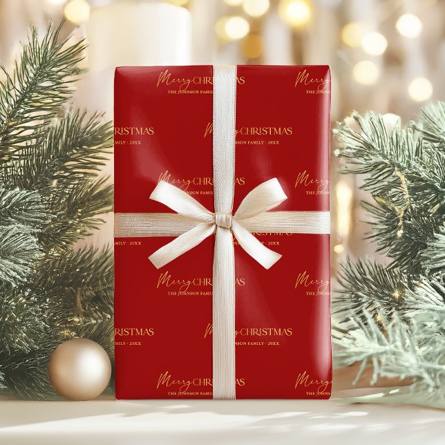 Papel De Presente Elegante Red e Dourado Nome da Família Feliz Natal (Add a personal touch to your christmas gifts with personalized red and gold-effect text gift wrap)