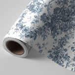 Papel De Presente Elegante Vintage Francês Gravado Floral Toile-Blue<br><div class="desc">Padrão de madeira elegante e ornamentado,  azul e branco,  toile de jouy,  com flores exóticas,  vinhas e folhagem entrelaçadas com glândulas e cestos de rosas. Este padrão foi adaptado de um fragmento histórico têxtil francês cerca de 1910 na coleção Smithsonian.</div>
