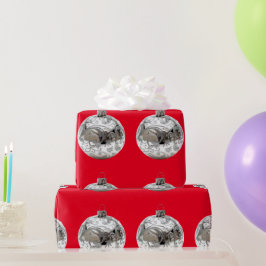 Papel De Presente Enfeites prateados em papel de enrolamento vermelh