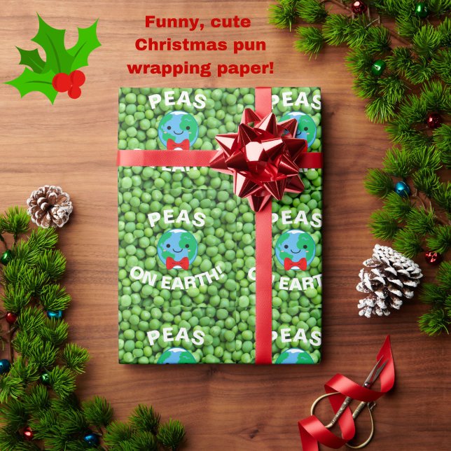 Papel De Presente Engraçado Natal "Ervilhas na Terra" Punny Cute (Peas on Earth and Goodwill to All! Funny, cute, punny Christmas wrapping paper to make you smile.)
