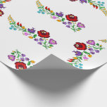 Papel De Presente Enrolamento de Design de Flor Húngaro<br><div class="desc">Um belo design de flores para adicionar um toque elegante ao seu presente.</div>