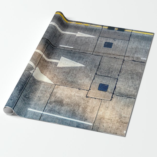 Papel De Presente Estrada concreta com direções de seta pintada (Desenrolado)