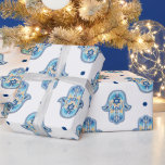 Papel De Presente Estrela Feliz de Hanukkah de David Hamsa White Blu<br><div class="desc">Adicione um toque de proteção divina aos seus presentes de Chanucá (ou Chanukah) com a nossa Estrela de David e Hamsa em papel de embrulho Feliz Chanucá, branco e azul! Este papel de embrulho é como uma bênção em todas as folhas, apresentando os símbolos sagrados de Chanucá - a Estrela...</div>