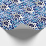 Papel De Presente Estrelas Silver de David Jewish Holidays presentes<br><div class="desc">Chanucá,  Rosh Hashanah,  Passover,  qualquer feriado judeu e comemoração Silver Star de David e Menorah Design Wrapping Paper. Cartões e presentes disponíveis na Categoria Feriados Judeus / Hanukkah da nossa loja.</div>