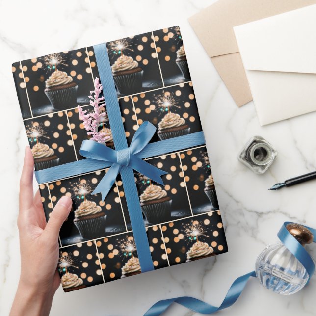 Papel De Presente Fagulha em um Cupcake de Aniversário (Presentear)