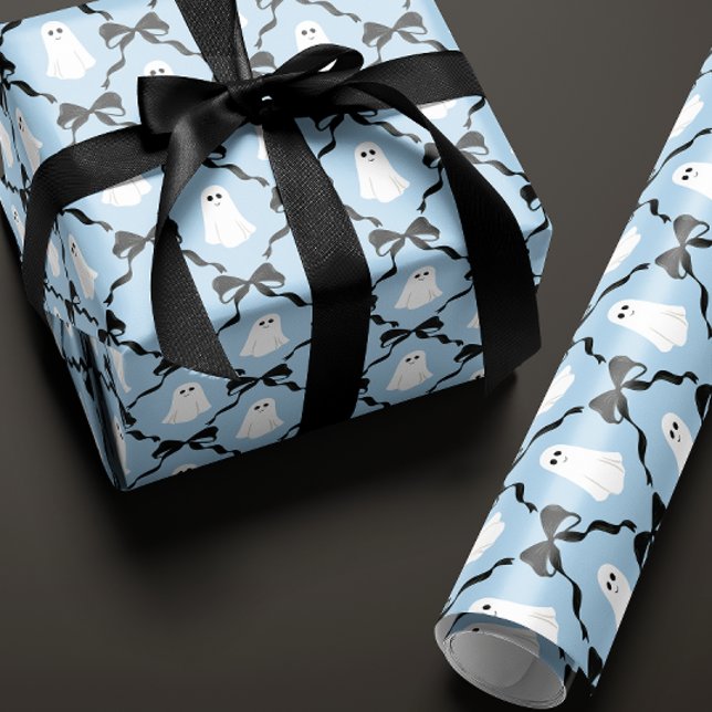 Papel De Presente Fantasmas bonitos e Arcos Pretos no Dia das Bruxas (baby blue Halloween gift wrapping paper with a cute smiling ghost and black bow diamonds boo is due)