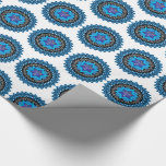 Papel De Presente Feliz Hanukkah com papel de moldagem menorah<br><div class="desc">Padrão de excelente para embrulhar seus presentes de Hanukkah. Menorah azul com Estrela de David em fundo branco, </div>