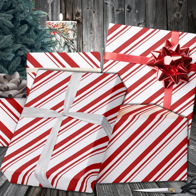 Papel De Presente Feriado de Greve de Doces Vermelhos (Red Candy Stripes Holiday Wrapping Paper in 6 and 15 foot long 30 Inch Width Rolls.)