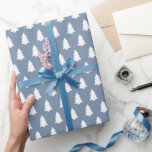 Papel De Presente Fesage Vintage Blue White Christmas Tree<br><div class="desc">Papel de embrulho de Natal moderno e simples, com padrão branco de árvore de Natal sobre fundo azul de colheita, papel festivo na moda escandinavo para todos os presentes de Natal. Desenvolvido exclusivamente para você pelo Happy Dolphin Studio. Se precisar de ajuda ou produtos correspondentes, entre em contato conosco em...</div>