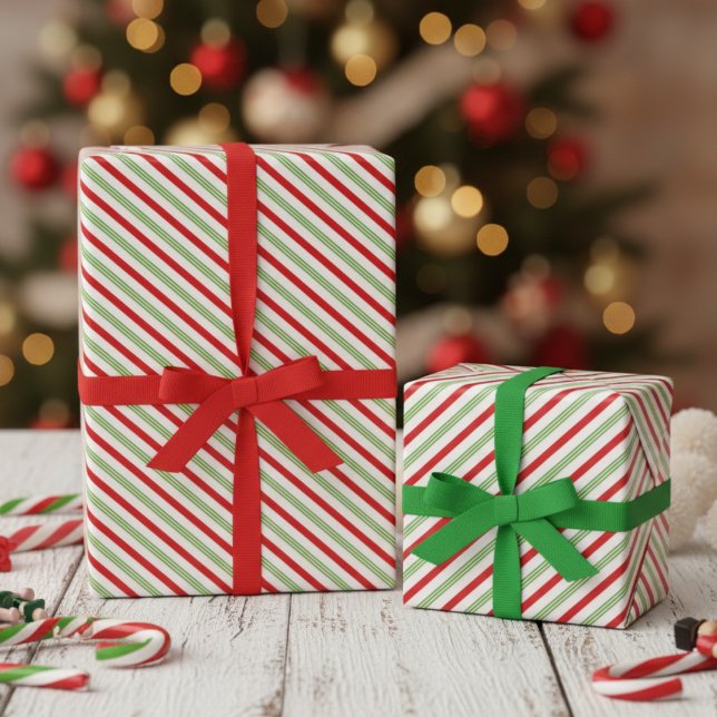 Papel De Presente Festive Xmas Red Green White Diagonal Stripes (Festive Chirstmas Red and Green Candy Cane Stripes Pattern for Kids. Trendy Xmas Striped Gift Wrap)