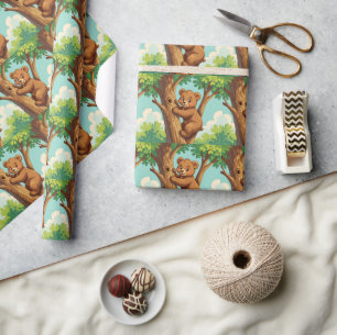 Papel De Presente Filhote de urso fofo subindo em uma árvore