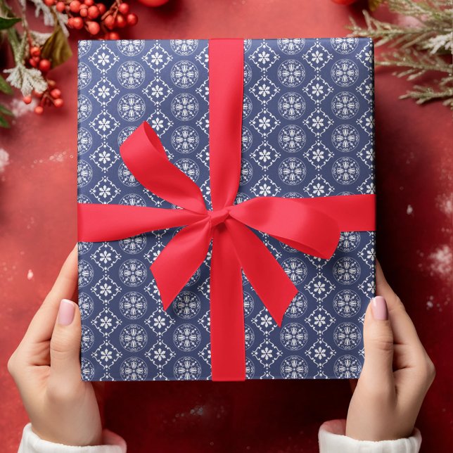 Papel De Presente Floco de Neve Simples Vermelho Branco Festivo (Navy blue snowflake pattern wrapping paper.)
