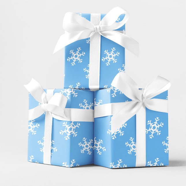 Papel De Presente Flocos de neve azuis e brancos (Blue and White Snowflakes Wrapping Paper)