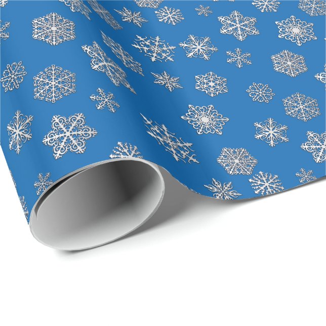 Papel De Presente Flocos de neve prateados sobre fundo azul de cobal (Ponta do rolo)