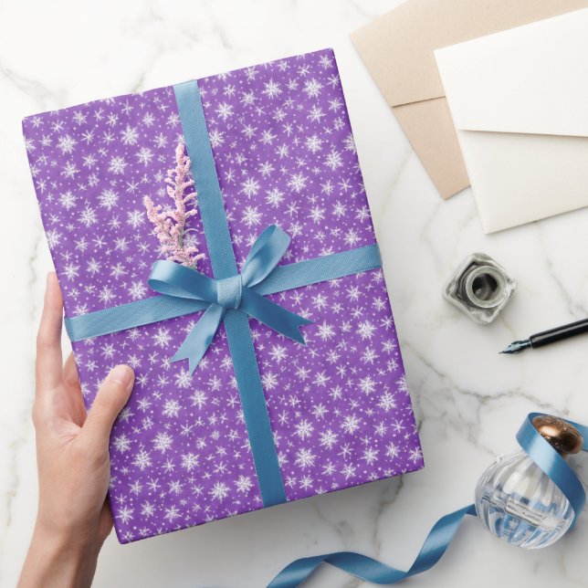 Papel De Presente Flocos de Neve Simples Roxo Branco Inverno Aquarel (Presentear)