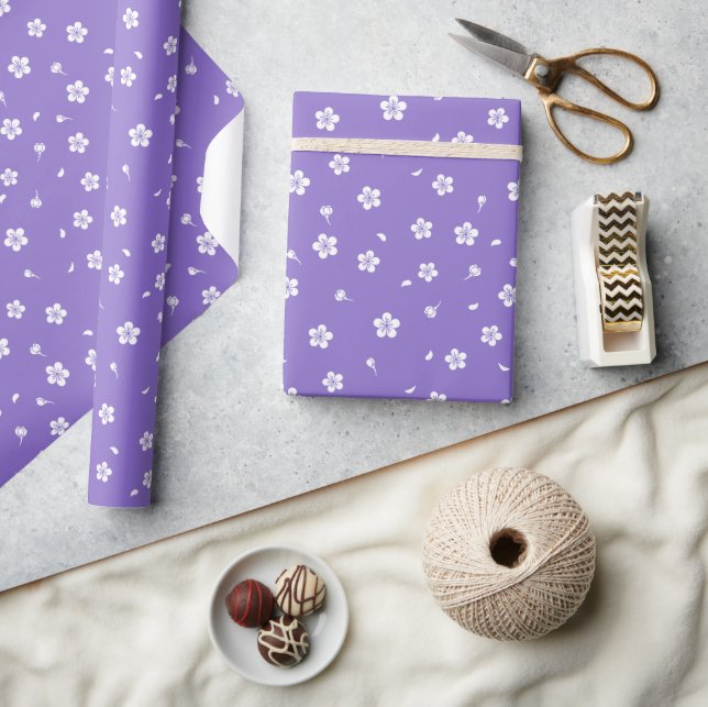 Papel De Presente Flores Brancas sobre Roxo (Artesanato)