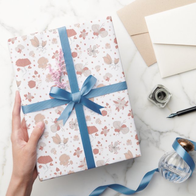 Papel De Presente Flores Esboçadas em Branco (Presentear)