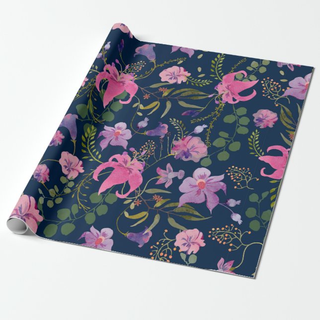 Papel De Presente Flores rosa e violeta com folhas verdes na d (Desenrolado)