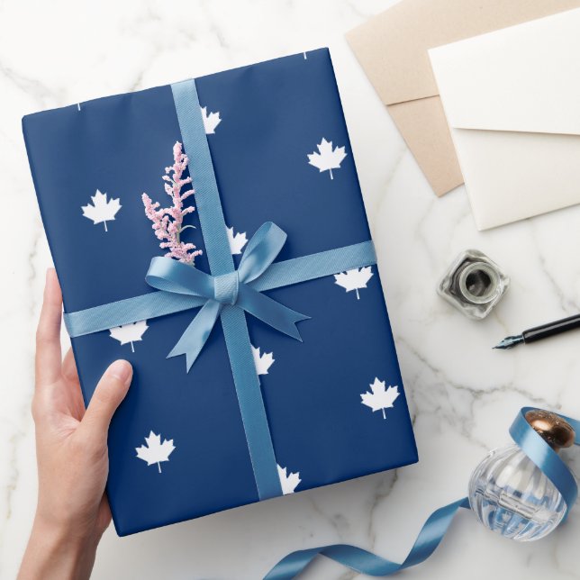 Papel De Presente Folha branca do Canadá no padrão azul (Presentear)