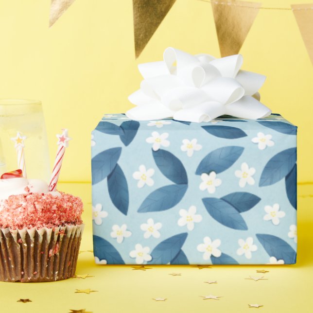 Papel De Presente Folhas Azuis e Flores Brancas Padrão Invisível (Festa de aniversário)