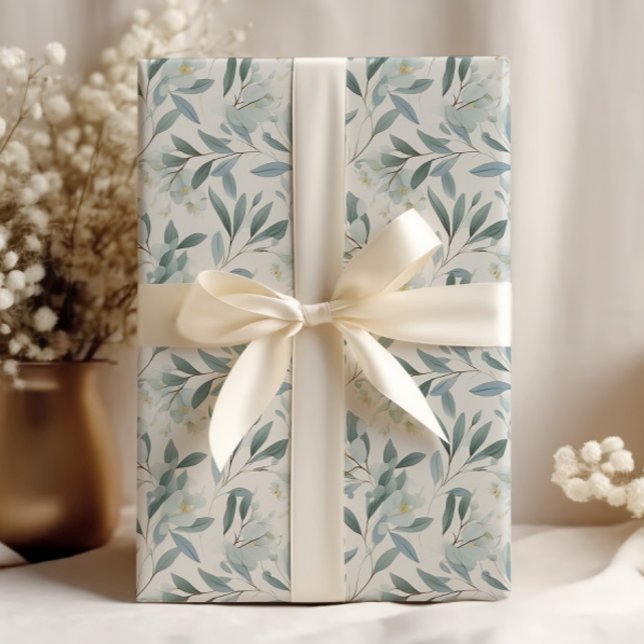 Papel De Presente Folhas de Eucalipto Elegantes Creme (Blue green leaves on elegant cream-colored wrapping paper)