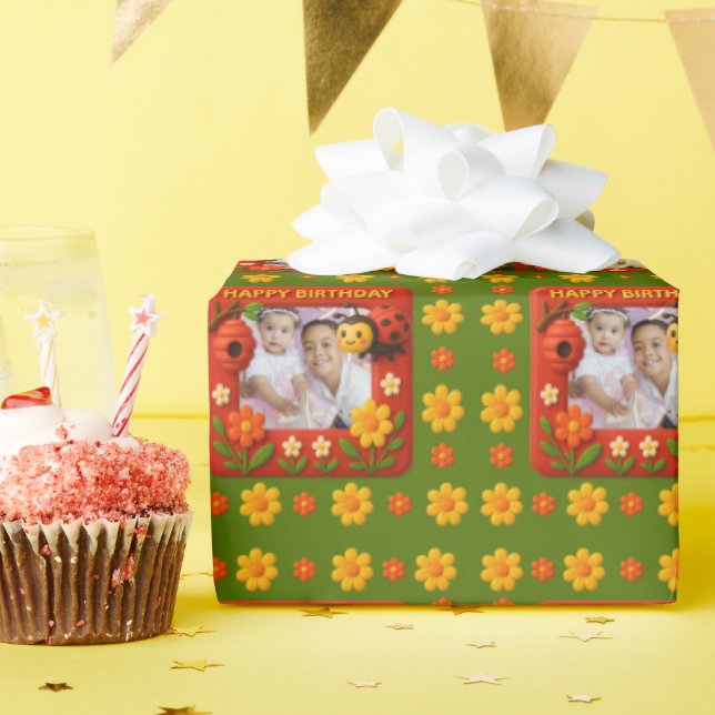 Papel De Presente Foto de Aniversário da Ladybug Cute Personalizável (Festa de aniversário)