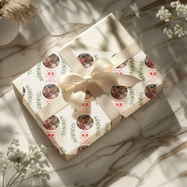 Papel De Presente Foto Elegant Floral Baby's First Christmas (Criador carregado)