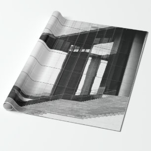 PAPEL DE PRESENTE FOTO EM GRAYSCALE DO HOMEM A ANDAR NO PAVEMEN CONC