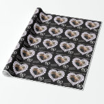 Papel De Presente Foto negra do aniversário do casamento de diamante<br><div class="desc">O papel de embrulho de aniversário de casamento em preto. Personalize este artigo de aniversário com sua própria foto, seu nome de pai e o ano do aniversário. Atualmente lê Parabéns do casamento da Mãe e do Pai Diamond, 60 anos. Belo efeito de pedra de diamante em forma de coração...</div>
