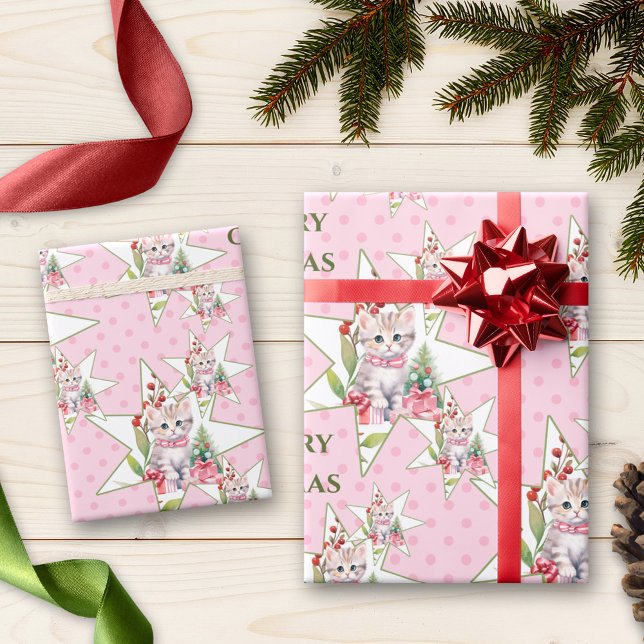 Papel De Presente Gato de Natal Rosa de feliz (Cute cat wrapping paper featuring a watercolor cat in Christmas star pattern on pink with polka dots)