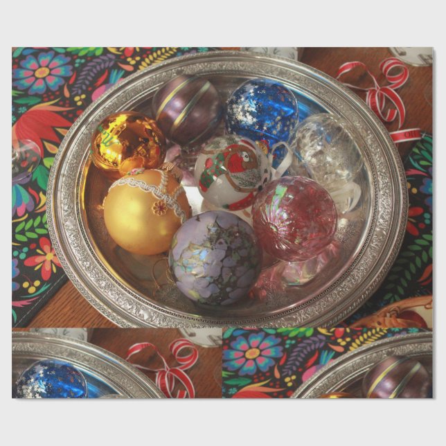 Papel De Presente Glass ornaments in silver box with folk art (Aberto)