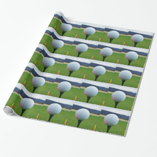 Papel De Presente Golf Ball em um campo de golfe na montanha