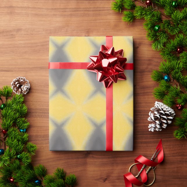Papel De Presente Grey diamond motifs on yellow wrapping paper (Presente de Natal)