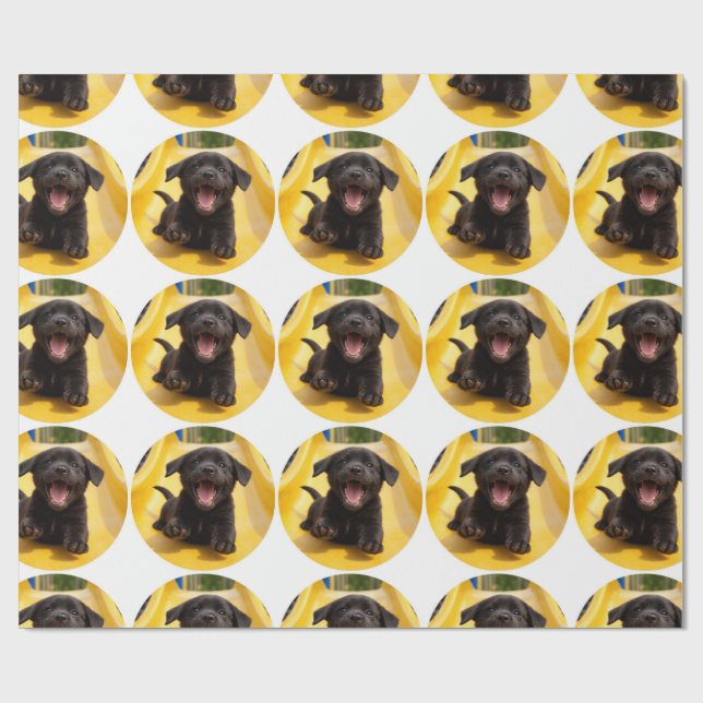 Papel De Presente Happy Black Lab Puppy on Slide Fun Gift Wrap (Aberto)