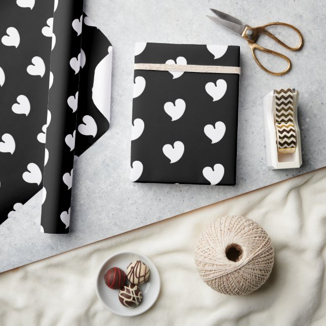 Papel De Presente Hearty Hearts - White and Black - Wrapping Paper (Artesanato)
