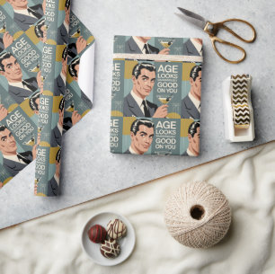 Papel De Presente Homem Elegante com um Martini e Mensagem de Aniver