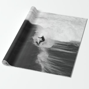 PAPEL DE PRESENTE HOMEM SOBREVIVENDO EM ONDAS GRANDES