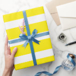 Papel De Presente Horizontal Clássico Branco-Canário, Estimulado<br><div class="desc">Papel de enrolamento horizontal em tiras,  branco e amarelo canário</div>