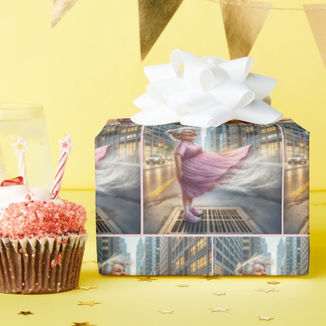Papel De Presente Idosa de Aniversário em Pé Sobre uma Grade de Vent (Festa de aniversário)