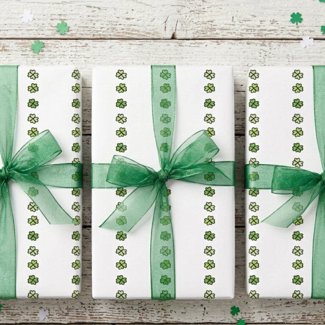 Papel De Presente Irish Green Shamrock Stripes (Irish Wrapping Paper for Elegant St Patrick's Day Party. Festive Green Four Leaf Clover Stripes)