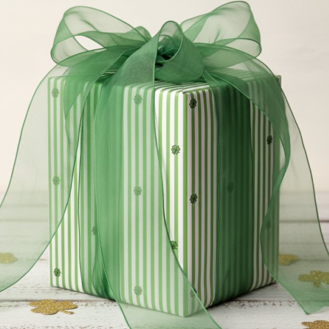 Papel De Presente Irish Green White Stripes Pattern (Elegant St Patrick's Day Pinstripe Wrapping Paper. Green White Thin Striped Pattern, Lucky Shamrock)