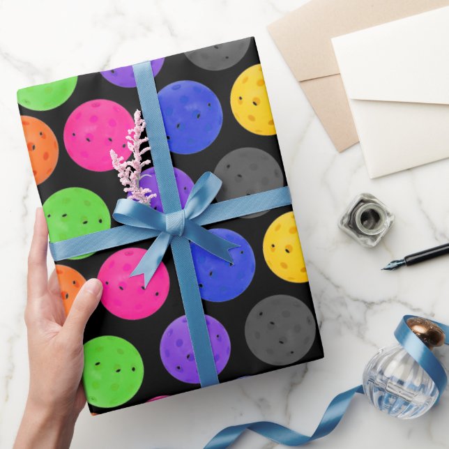 Papel De Presente Jogada Colorida em Preto (Presentear)