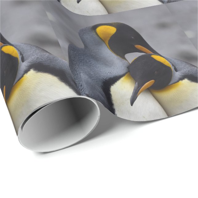 Papel De Presente King Penguins in Love Wraps Paper (Ponta do rolo)