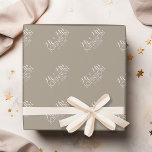 Papel De Presente Linen Beige de Cor Sólida - O Sr. e a Sra. Wedding<br><div class="desc">Uma bela cor com fontes chic faz uma declaração para um favor de recepção. Isso seria perfeito para recepções e festas de aniversário. Os itens são mais fáceis de personalizar quando você substitui todos os textos e fotos primeiro. Se a sua arte ainda precisar ser ajustada, clique no botão Personalizar...</div>