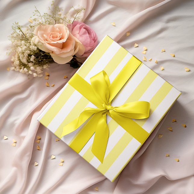 Papel De Presente Listras amarelas claras e brancas (Light Yellow and White Stripes Wrapping Paper)