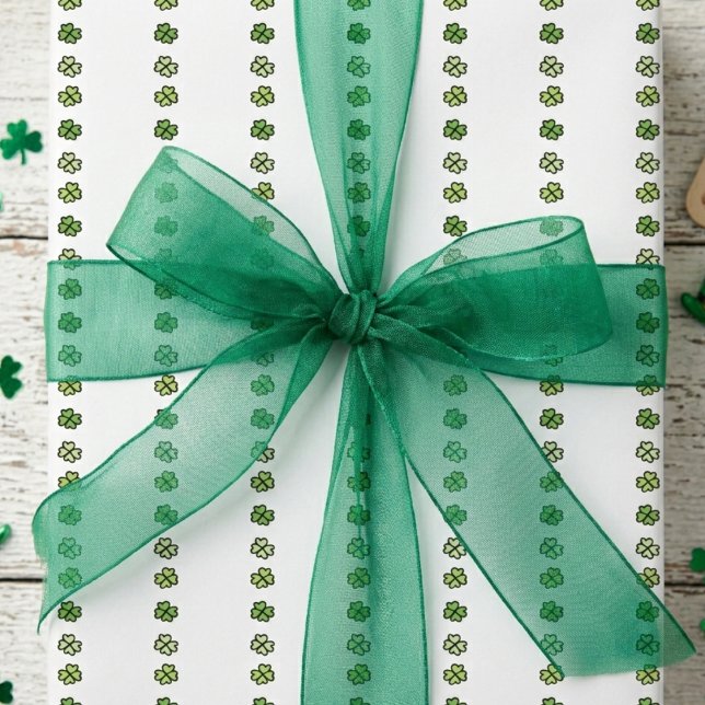 Papel De Presente Listras de Trevo Verde Irlandês (Elegant Festive Lucky Four Leaf Clover Wrapping Paper. Green Shamrock Stripes for St Patrick's Day)